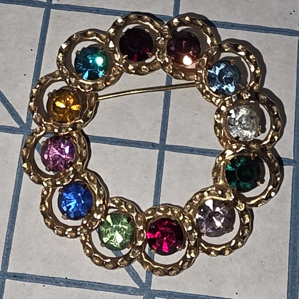 Vibrant Gold-Tone Multicolor Crystal‎ Brooch Vintage Lisa